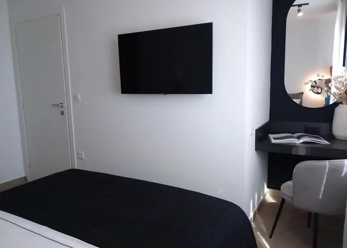 Urban Apartment *